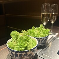 原宿焼肉 KINTAN - 玉締めしぼり胡麻油を使った
                    サラノバレタスのチョレギサラダ（ハーフ）