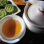 九份阿妹茶酒館 - 烏龍茶とお茶菓子