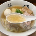 銀座 八五 - お風呂のお湯にして、その中に浸かりたいくらいのスープです。