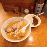 らぁめん 一福 - ■ 味噌らぁめん、980円
      ■ ミニカレー、280円