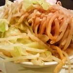カラオケパセラ - 麺は中太ストレート麺
