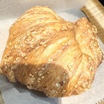 THE CITY BAKERY minamoa広島 - プレッツェルクロワッサン