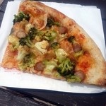 メーメーベーカリー - ブロッコリーとアンチョビのピザ