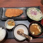 新宿さぼてん - 熟成三元麦豚ロースカツ膳2200 満足度高い。豚汁でした！