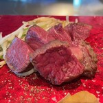 鉄板DINING集 - 焼き具合はレア。