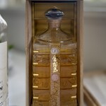 ウシマル - なんと！金霧島(((o(*ﾟ▽ﾟ*)o)))ペアリング用の希少なボトルを出していただけました。