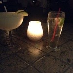 Tree Bar - 夜使用はフローズンマルガリータとジントニで