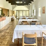 ウシマル - クラシックなインテリアで揃えられた店内。