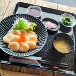 光る海 - 生ホタテ丼