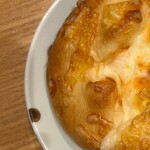 焼きたてパン工房 かえでの木 - 4種のチーズ丸　左