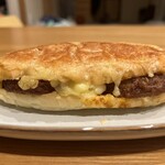 焼きたてパン工房 かえでの木 - ハンバーグパニーニ！