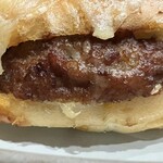 焼きたてパン工房 かえでの木 - ハンバーグパニーニどアップ！