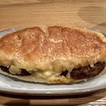 焼きたてパン工房 かえでの木 - ハンバーグパニーニ！