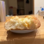 焼きたてパン工房 かえでの木 - 4種のチーズ丸断面！