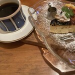 walk side cafe - 灯りが食器を照らし…
