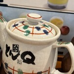 とんＱ - 立派な容器にソースが入っている(かわいい)