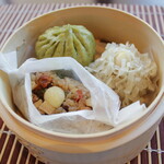 茶館喫茶去 - 季節の肉まん・チマキ・花焼売がセットの3種盛り