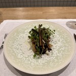 シャントレル - 8皿目
      リードヴォー、筍と田芹のサラダ仕立て。