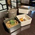Teppan 福 - 福の箱詰めガーリックライス＆鯛出汁茶漬け