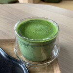 ROKUSAI - 濃厚な味わいの抹茶ラテ。甘さを4段階で選べるのは良いですね。茶葉は京都市の日本茶専門店「YUGEN（ゆうげん）」が監修した、主に宇治の一番茶を使用しているそうです。