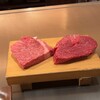 神戸牛すてーきIshida. - 左は、神戸牛ロース110g。右は、神戸牛ヒレ90g×2人前