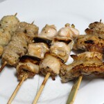 日本一 - 料理写真:青じそつくね、皮、ひなねぎ、手羽※左から