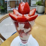 ココナッツアイランド - いちごのパフェ