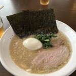 麺屋まくる - 料理写真:塩とんこつ+煮卵+背脂