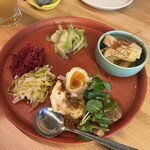 STEAMAN - 前菜4種盛り合わせ　新たけのことザーサイと酢漬けのキャベツとルーローポテサラ半熟卵つき