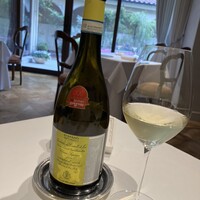 リストランテASO - 最初の乾杯は白ワインで。マルケ州の『ヴェルディッキオ』、ミネラル感が際立ちバランスのとても良いワイン