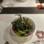 洋食 つばき - ルッコラのお花がかわいいサラダ