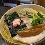 秋田ラーメン はま - 「特製らーめん」は醤油か塩が選べます  これは塩