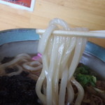 くつろぎ亭ひこべえ  - 麺　持ち上げ
