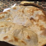 インド料理 パリワル - 全粒粉の香りが良いタンドールロティ(1枚¥220)との相性も最高！