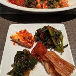 原宿焼肉 KINTAN - チーズ　にら　梅干し　野沢菜　白菜　の5種盛りキムチ