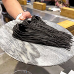 H1 - 目の前でパスタマシンを使って打ってくれたイカスミのタリオリーニ