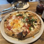 ラッテリア ベベ  カマクラ - 季節のピザともう一種類わすれましたが、ハーフアンドハーフピザ