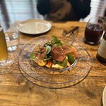 ラッテリア ベベ  カマクラ - フルーツと生ハムのサラダ