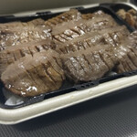 たんや善治郎 台原工場直売所 - 一番お高い、特選真中タン弁当。