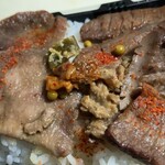 たんや善治郎 台原工場直売所 - この赤いメンマの付け合わせが好き。売って！