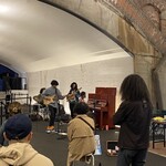 炭焼 うな富士 - オクロジではこういうミニライブが行われています！めっちゃいい雰囲気。食後に1曲聞いてから帰りましたよ。