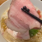 いかれたヌードル フィッシュトンズ - LYB豚ロース