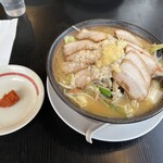 幸楽苑 - 料理写真:メガたんめん＋辛子にんにく