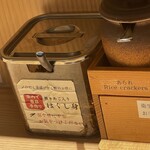 焼きあご塩らー麺 たかはし - テーブル調味料