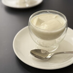 REI Chinese restaurants - 杏仁豆腐