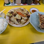 味心 - ごはん 170円　豚さがりタレ炒め 980円　ぎょうざ 380円