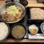 朝日屋 - 豚しょうが焼きセット¥1150