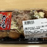 MEGAドン・キホーテ - 料理写真:2種の合わせ出汁大玉たこ焼き