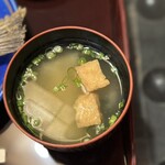 季里居 - いりこ出汁の効いた熱々な味噌汁。