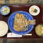季里居 - カレイのひたひた姿煮定食1200円